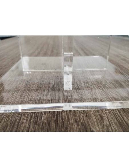 Alzata in plexiglass quadrata lato 15 cm h 5 cm trasparente Alzata in plexiglass quadrata lato 15 cm h 5 cm trasparente