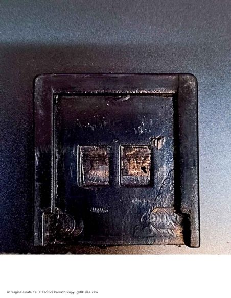 particolare dell'attacco del segnaprezzo a lavagna