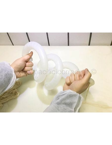 Budello naturale di suino 37/40 da 20 metri a mazzo Budello naturale di suino 37/40 da 20 metri a mazzo