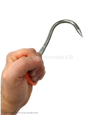 esempio di come si prende l'uncino con mano che tiene il manico